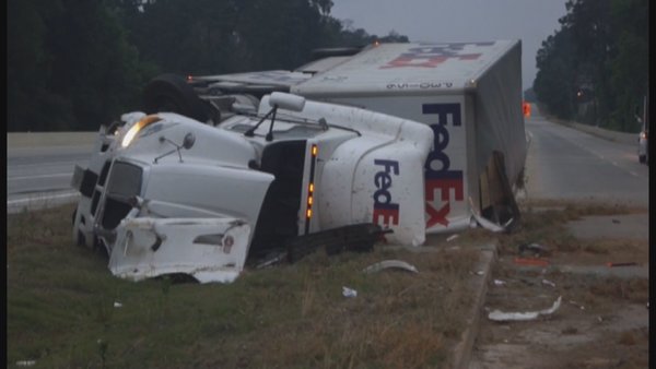 Fed-Ex 18 wheeler in fatal crash on I-45 South near Conroe | Houston